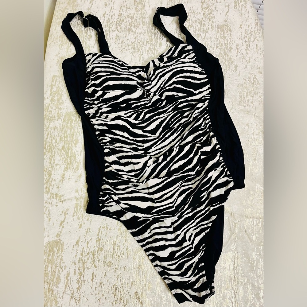 Ashley Stewart Black & White Zebra Print One-Piece Plus Size 20 Tummy Control